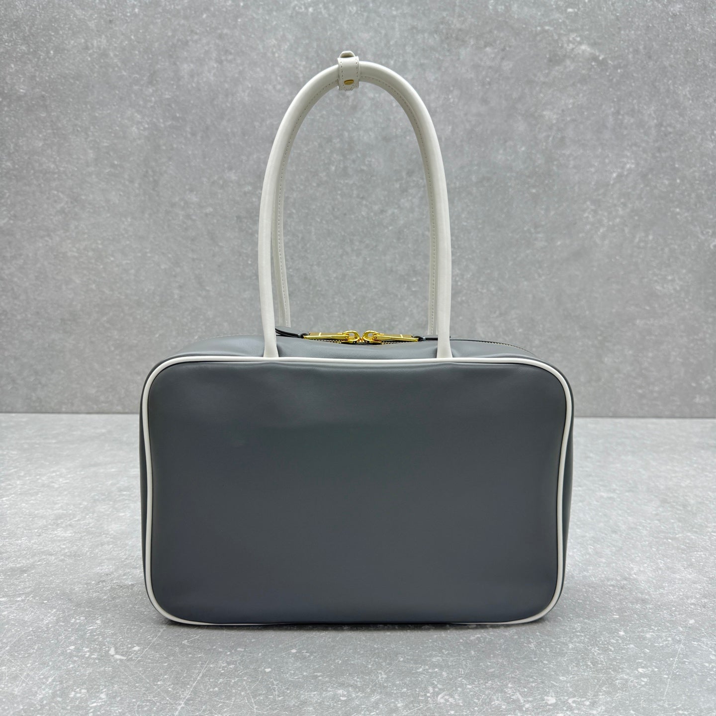 ＭＩ ＭＵ MATELASSÉ NAPPA LEATHER BAG GREY