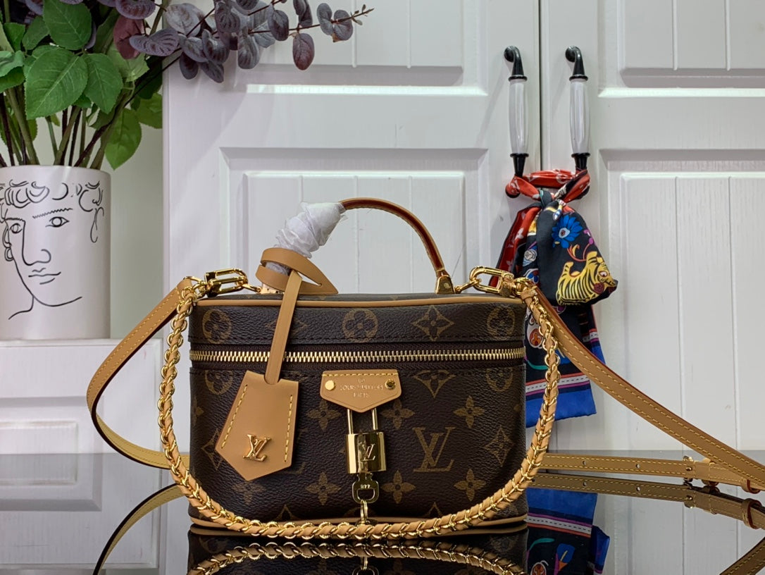 ＬＳ ＶＴＴＯＮ VANITY CHAIN POUCH BRONZE/BLACK