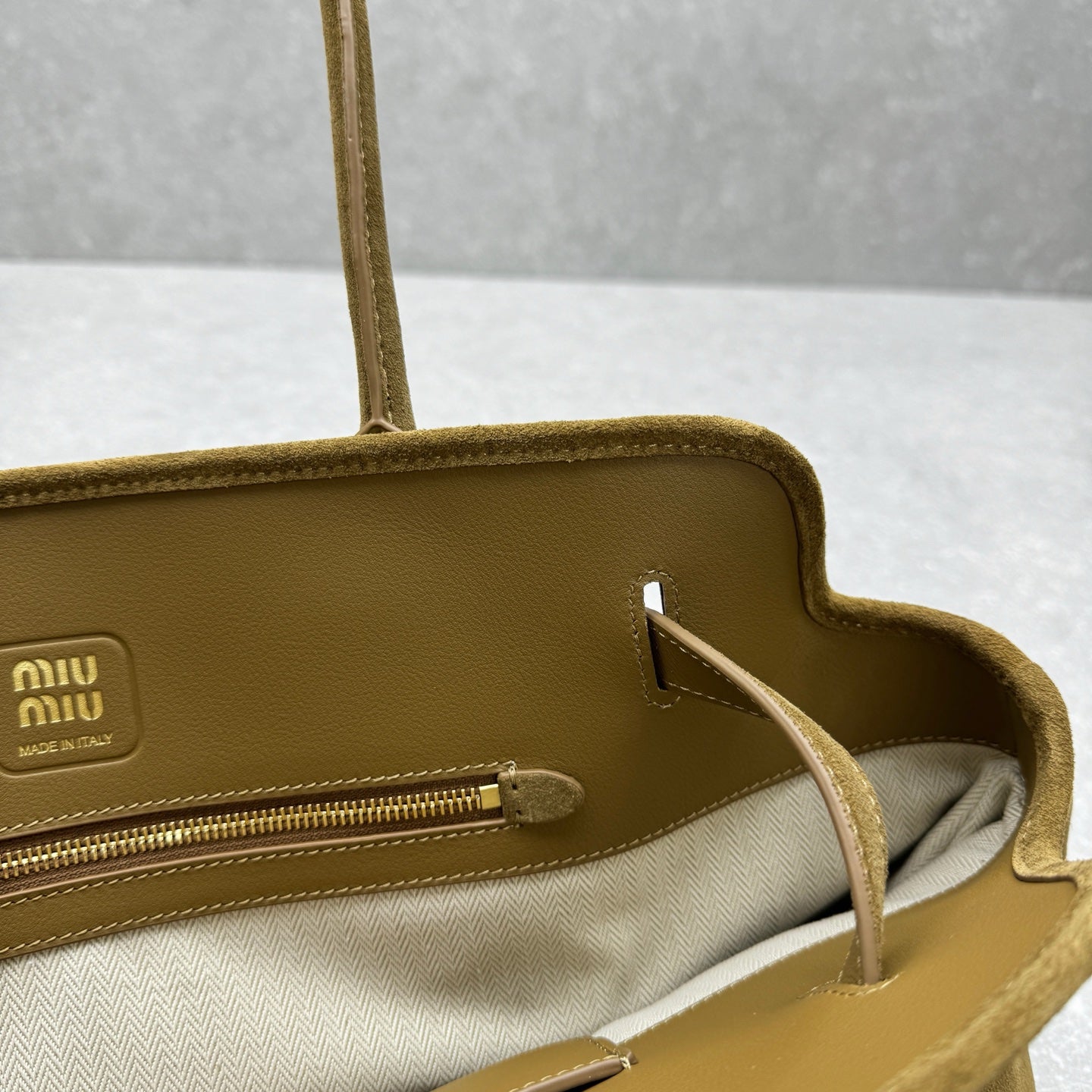 ＭＩ ＭＵ BOW DETAIL SUEDE HANDBAG OLIVE