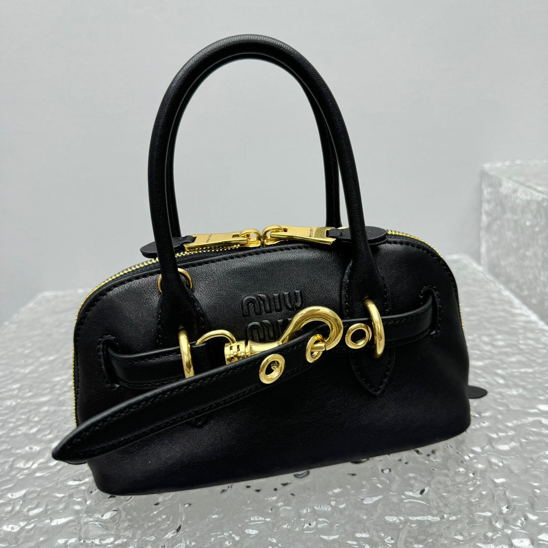 ＭＩ ＭＵ AVENTURE MINI NAPPA LEATHER BAG BLACK