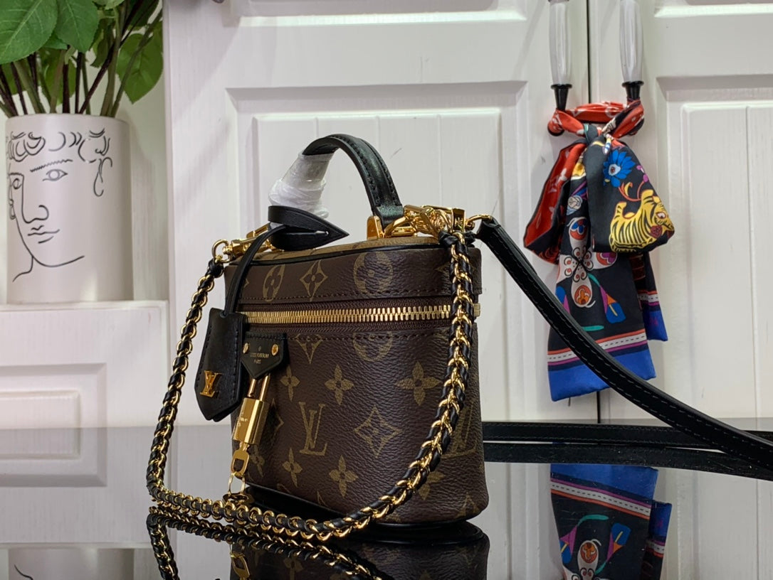 ＬＳ ＶＴＴＯＮ VANITY CHAIN POUCH BRONZE/BLACK