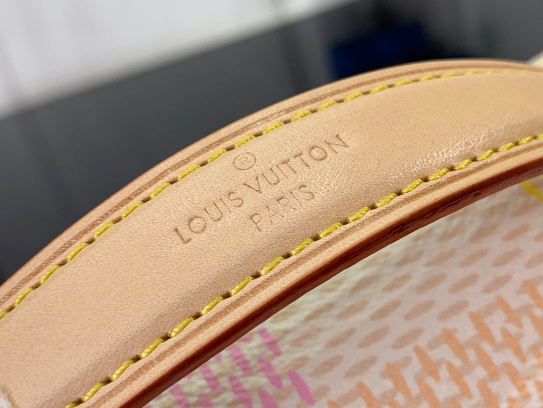 ＬＳ ＶＴＴＯＮ POCHETTE MÉTIS EAST WEST