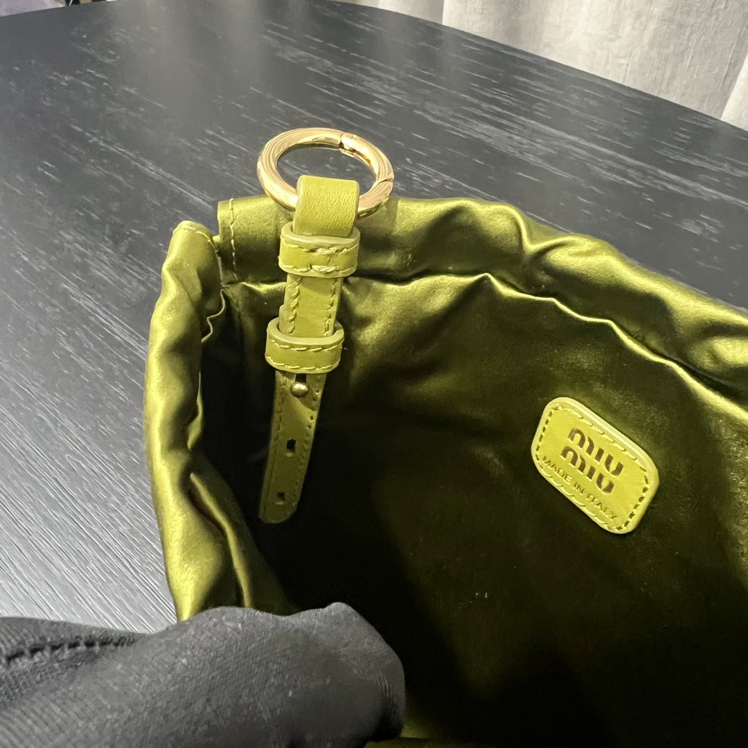 ＭＩ ＭＵ IVY GREEN DUCHESSE POUCH