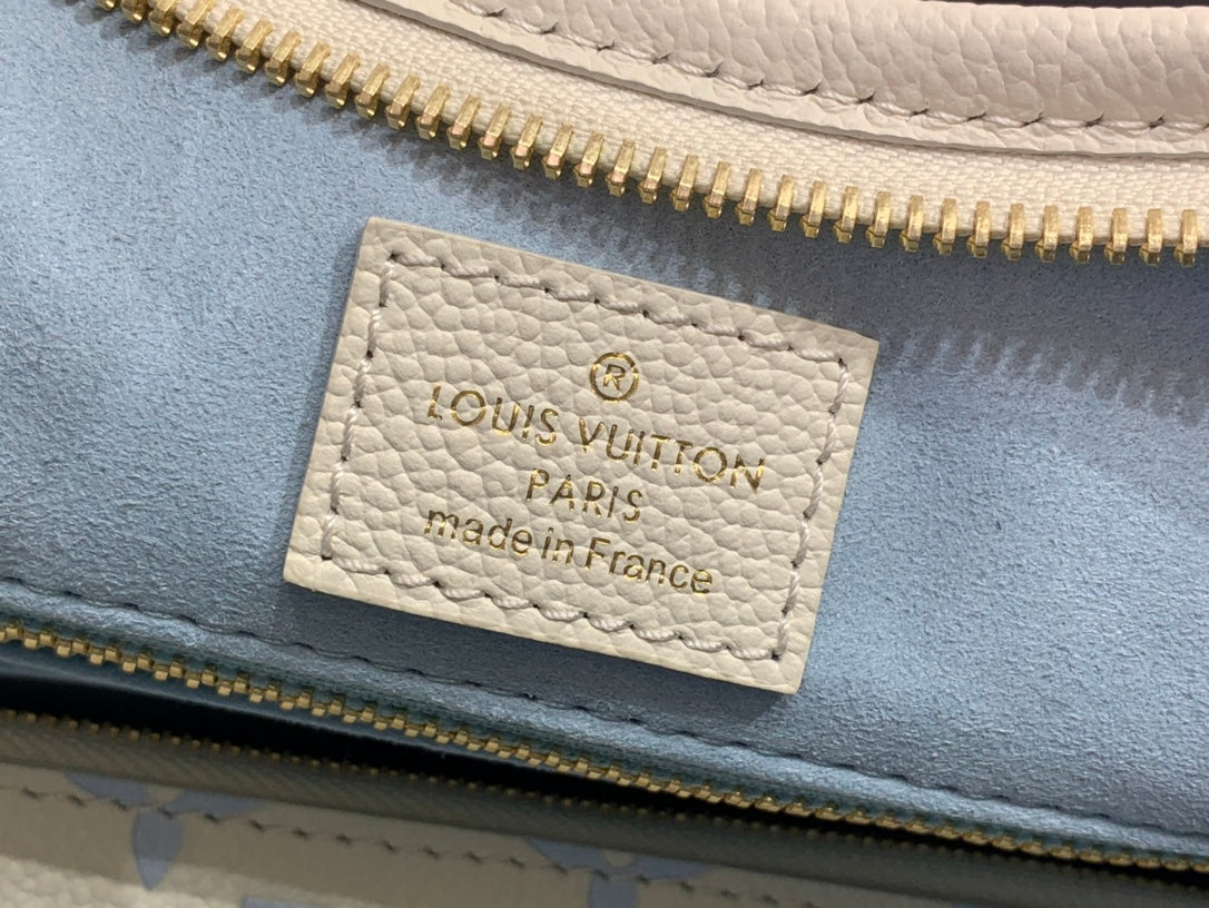 ＬＳ ＶＴＴＯＮ CARRYALL PM SKY BLUE/PURPLE