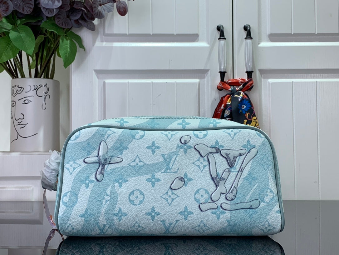 ＬＳ ＶＴＴＯＮ DOPP KIT TOILETRY BAG CRYSTAL BLUE