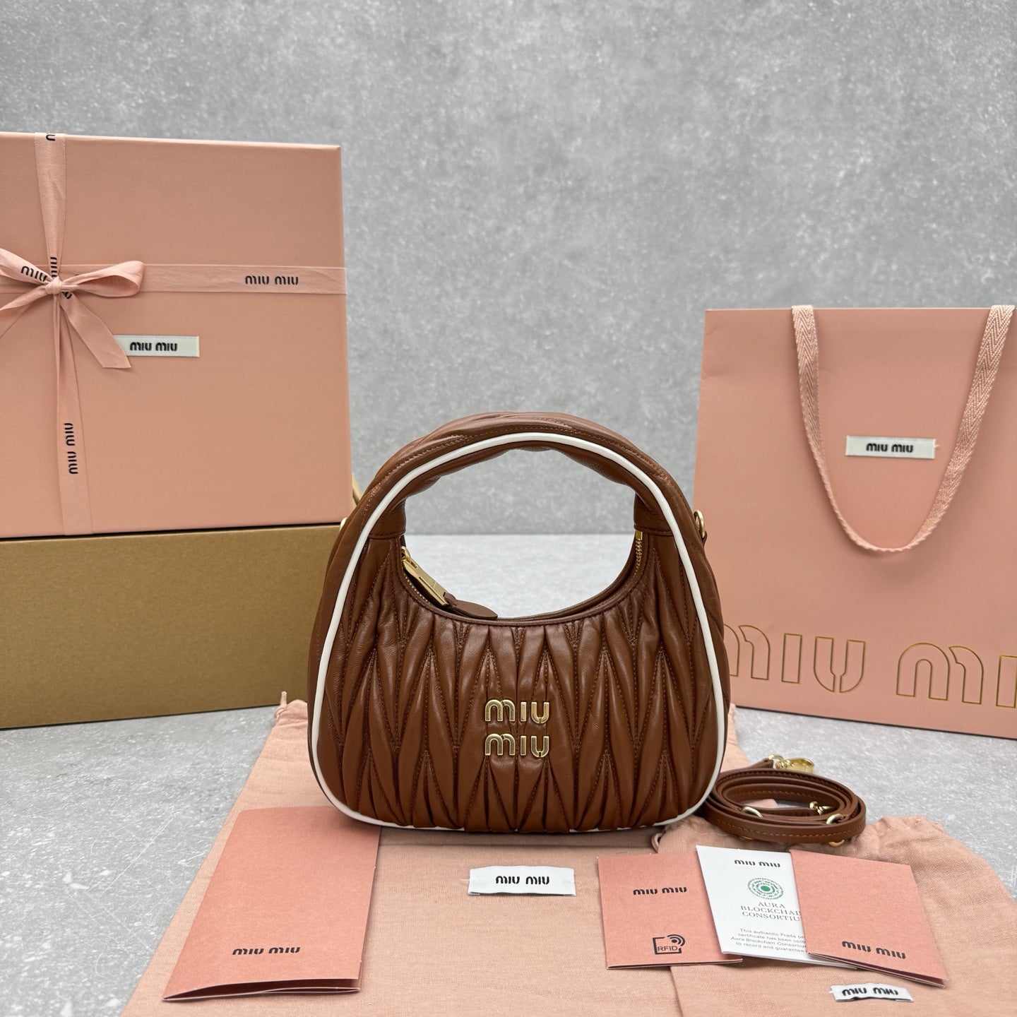 ＭＩ ＭＵ MATELASSÉ NAPPA LEATHER TOP HANDLE BAG BROWN