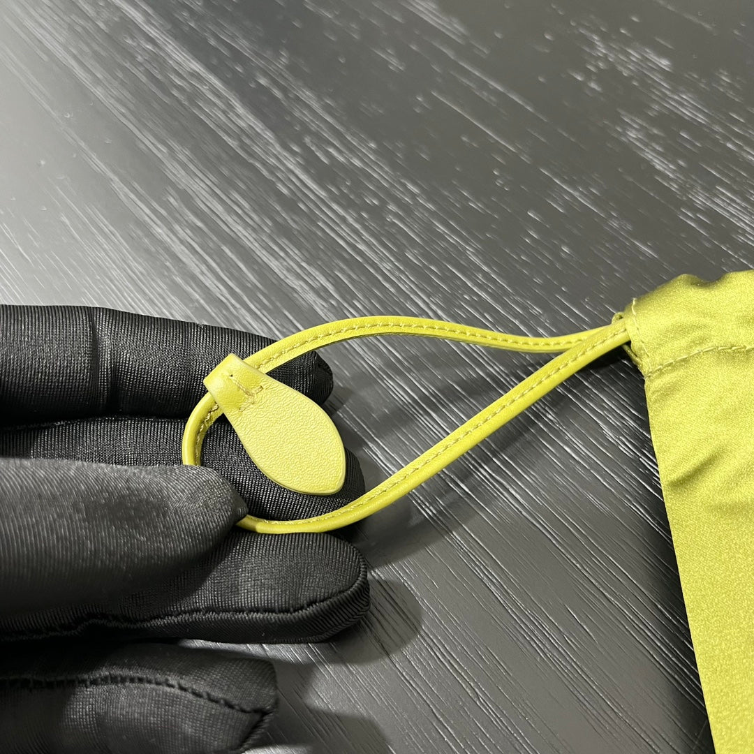 ＭＩ ＭＵ IVY GREEN DUCHESSE POUCH