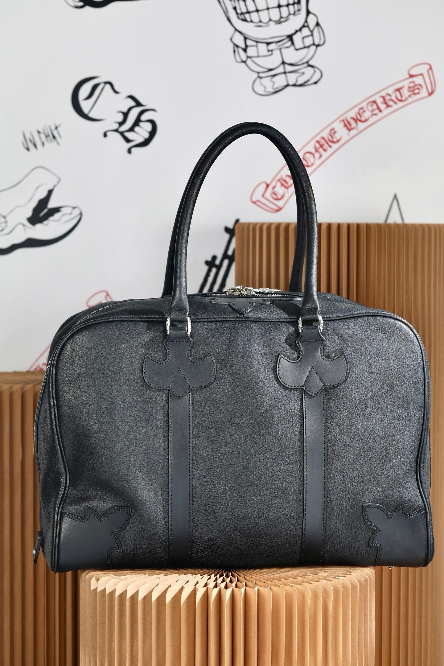 ＣＨＲＭ ＨＲＴＳ LEATHER FLEUR DUFFLE BAG BLACK