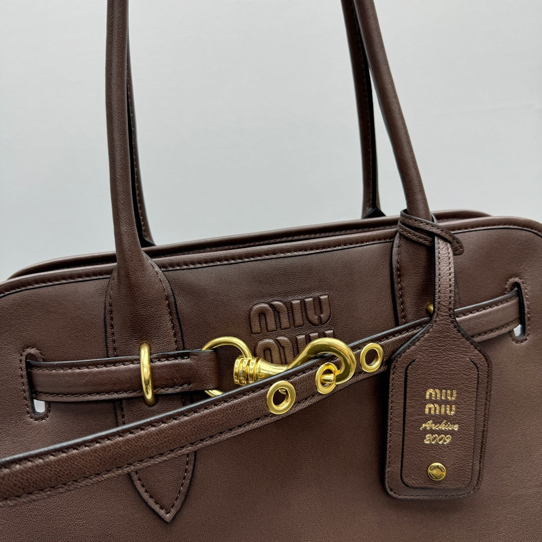 ＭＩ ＭＵ AVENTURE NAPPA LEATHER BAG MEDIUM BRIARWOOD