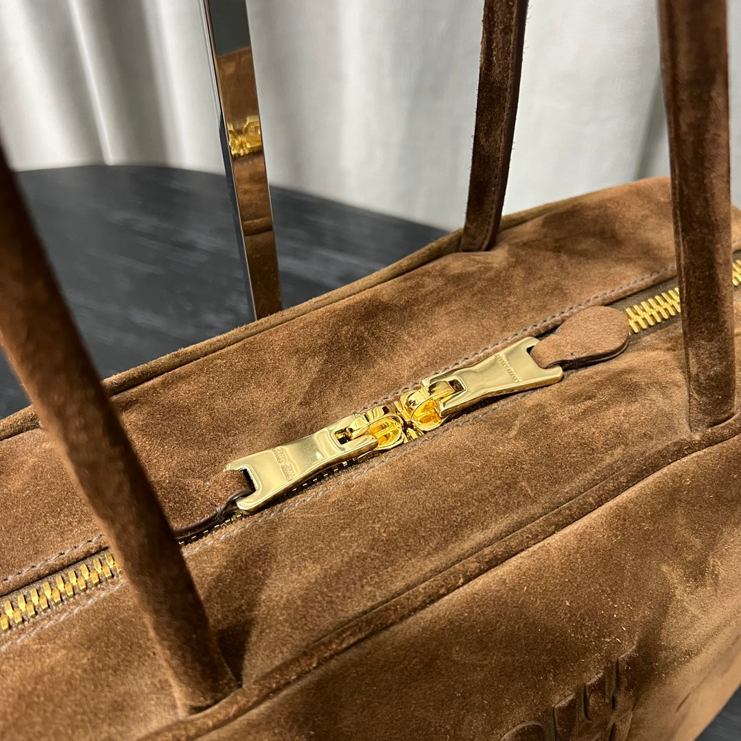 ＭＩ ＭＵ TOTE BAG IN BROWN