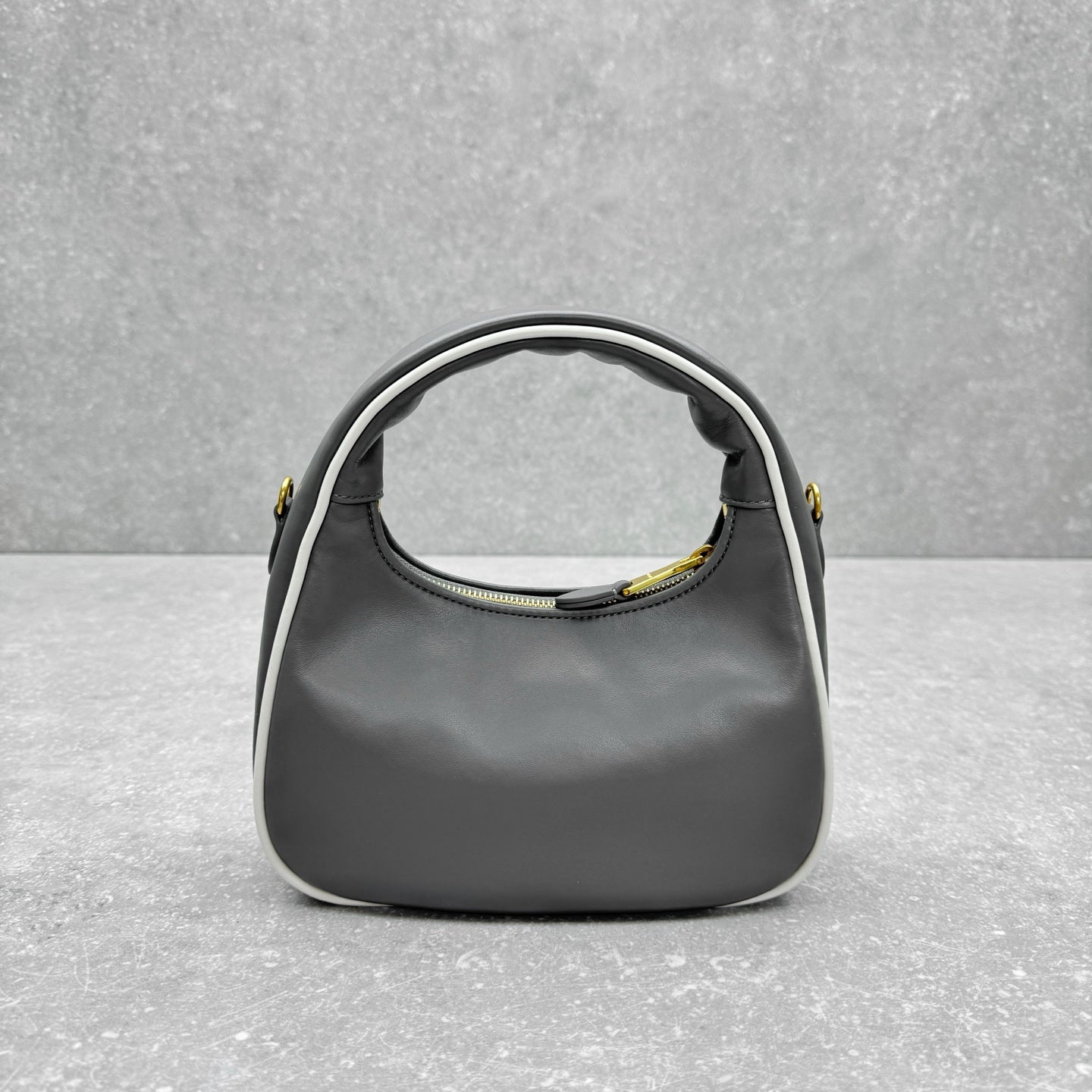 ＭＩ ＭＵ MATELASSÉ LEATHER CROSSBODY BAG GRAY
