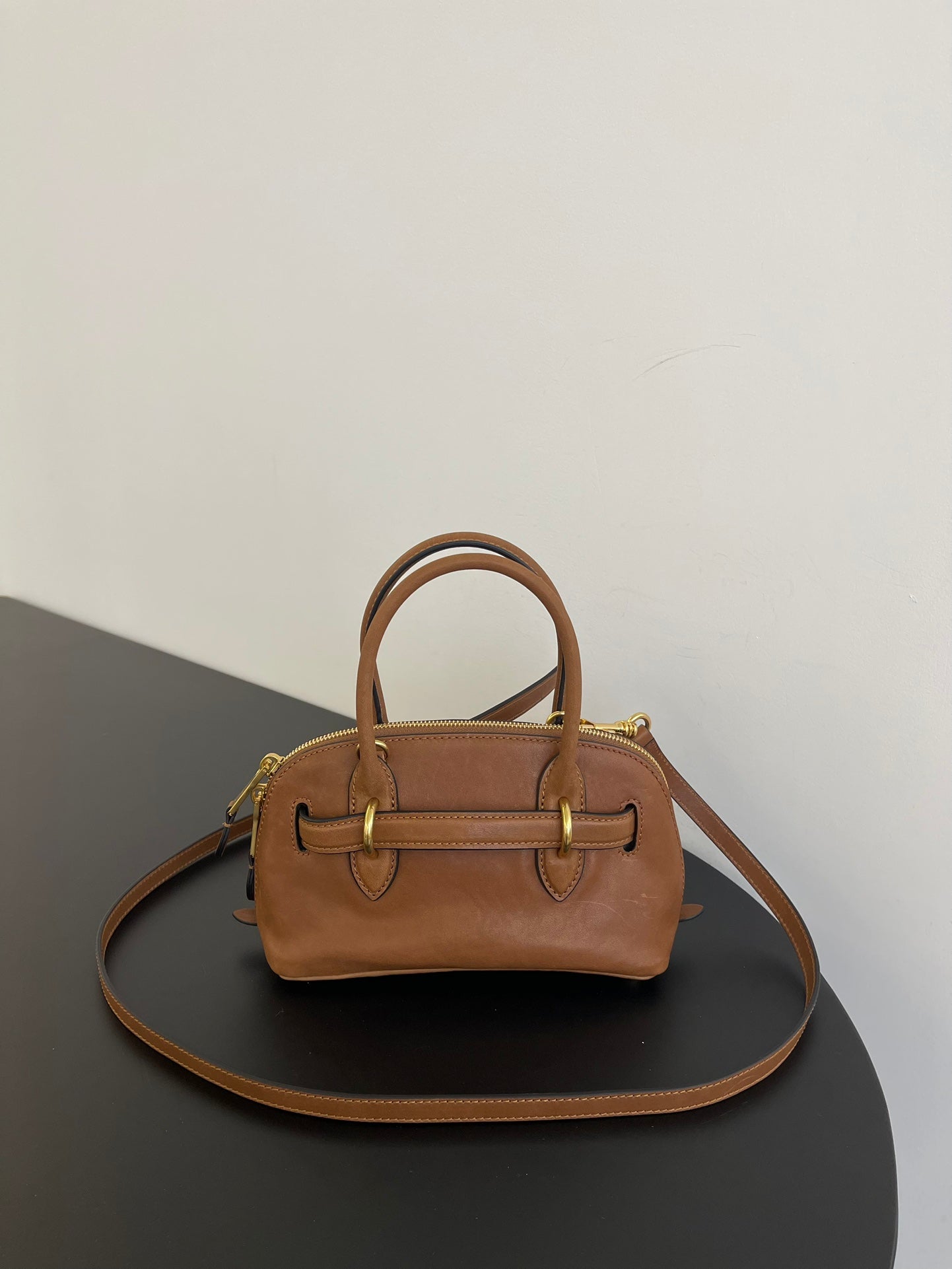 ＭＩ ＭＵ AVENTURE MINI NAPPA LEATHER BAG OAK