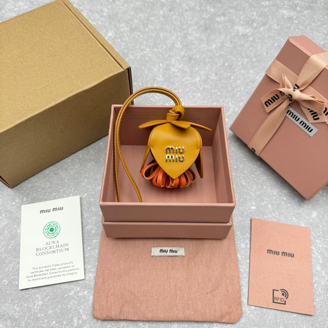 ＭＩ ＭＵ LEATHER TRICK OCHRE/RED