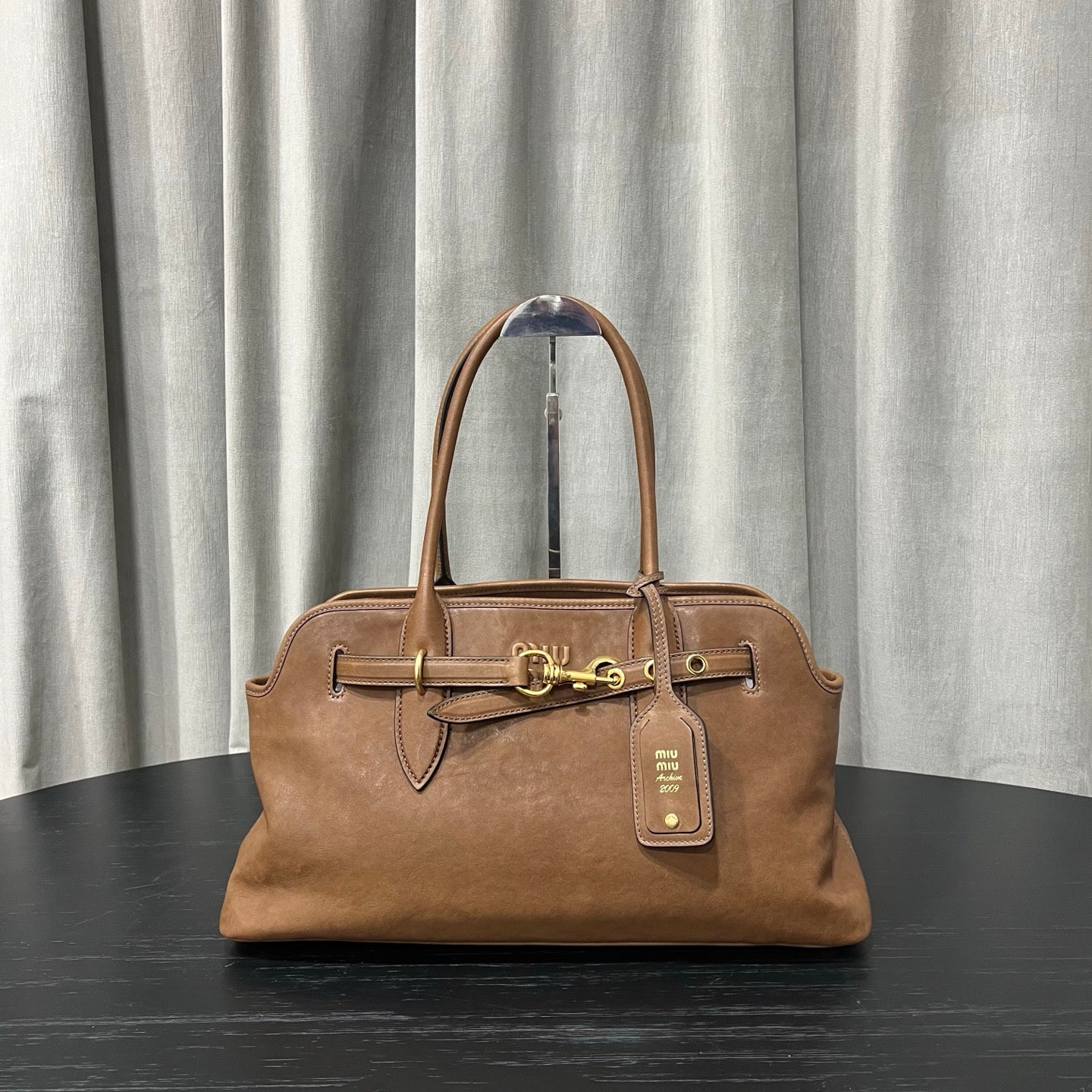 ＭＩ ＭＵ AVENTURE NAPPA LEATHER BAG OAK LARGE