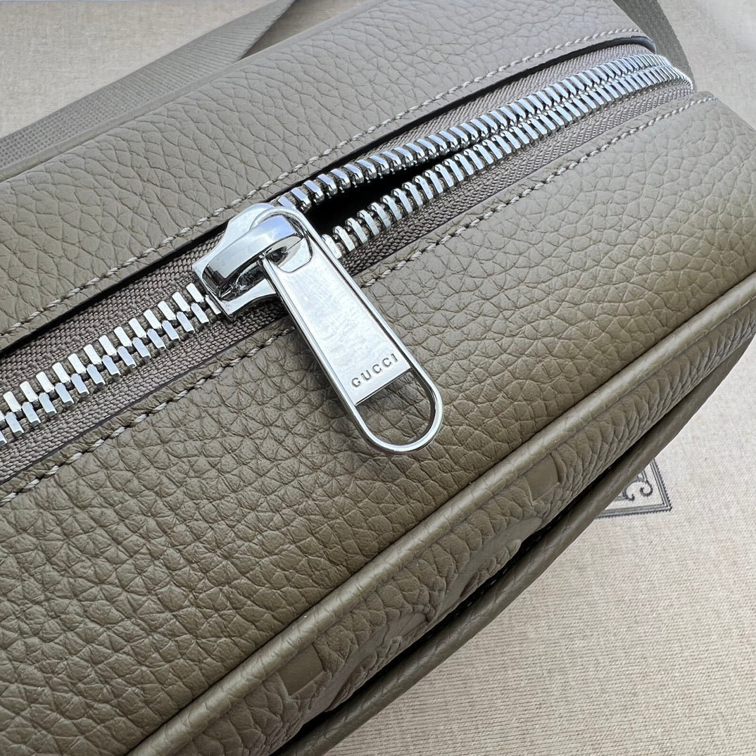 ＧＣＣＩMEN INTERLOCKING G CROSSBODY BAG BEGIE