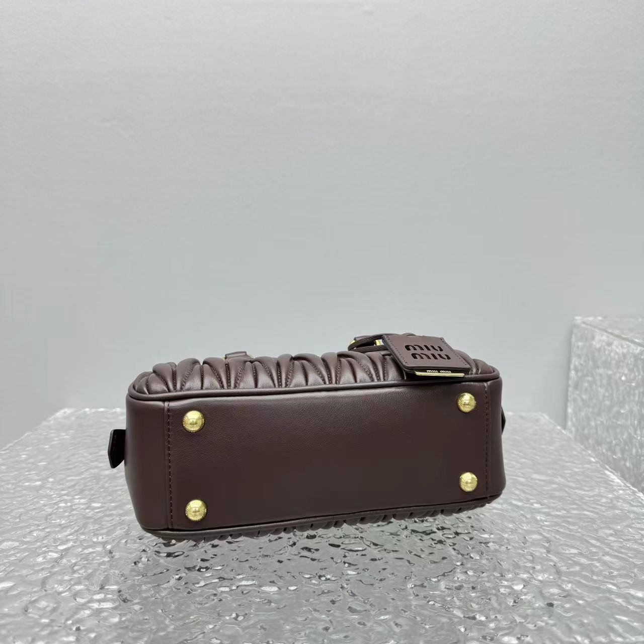 ＭＩ ＭＵ ARCADIE MATELASSÉ NAPPA LEATHER BAG BRIARWOOD