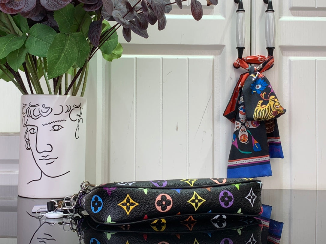 ＬＳ ＶＴＴＯＮ X TAKASHI MURAKAMI POCHETTE ACCESSOIRES BLACK/WHITE MULTICOLORED