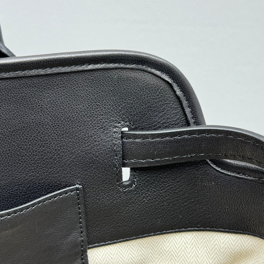 ＭＩ ＭＵ AVENTURE NAPPA LEATHER BAG MEDIUM  BLACK