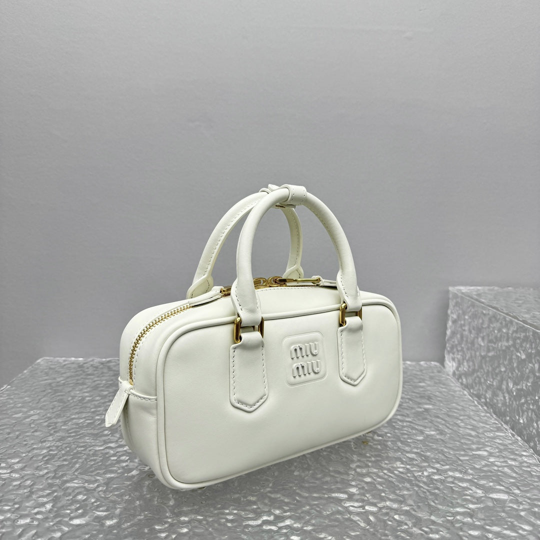 ＭＩ ＭＵ ARCADIE LEATHER BAG CHALK WHITE