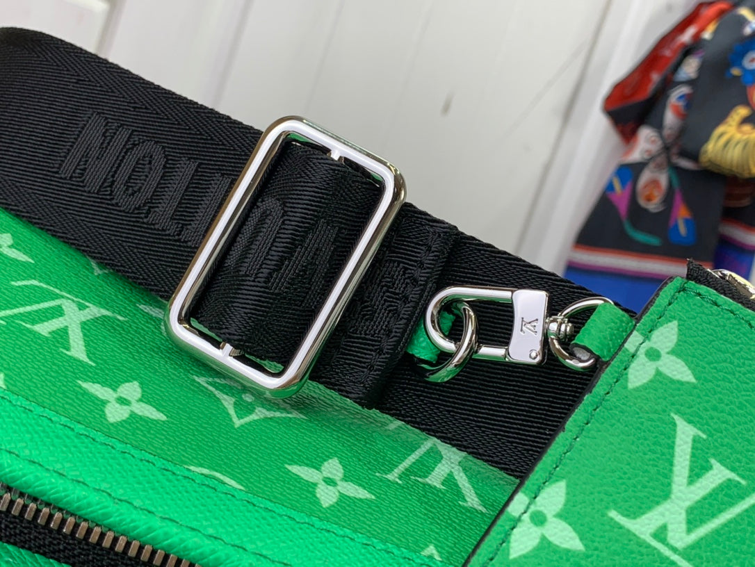 ＬＳ ＶＴＴＯＮ GASTON WEARABLE WALLET GREEN