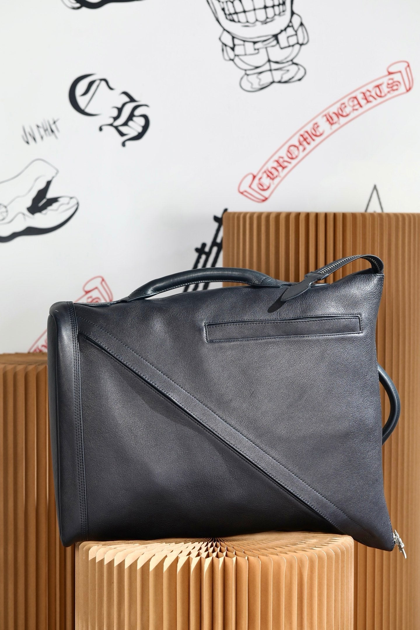 ＣＨＲＭ ＨＲＴＳ LEATHER DOUBLE SIDED SLING BACKPACK BLACK