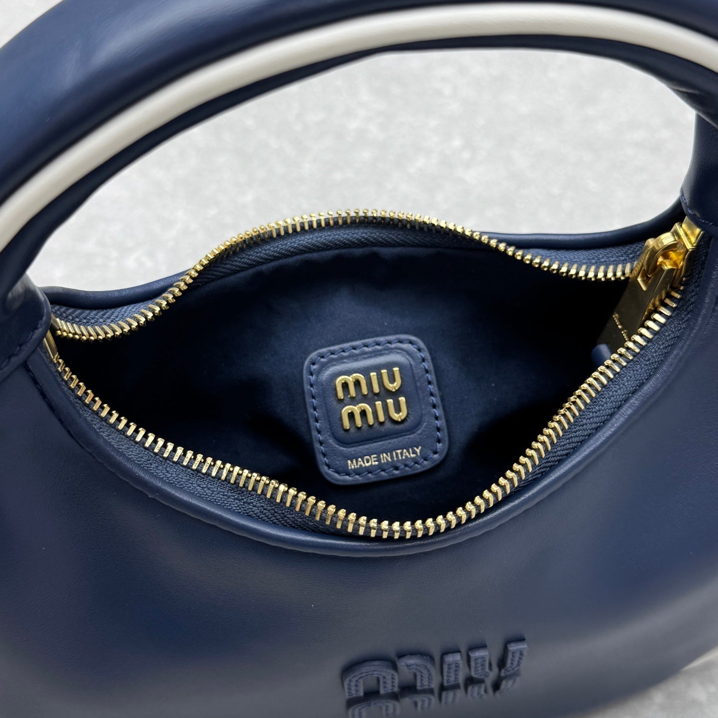 ＭＩ ＭＵ MATELASSÉ LEATHER CROSSBODY BAG NAVY