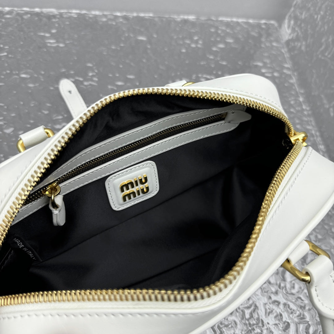 ＭＩ ＭＵ ARCADIE LEATHER BAG CHALK WHITE