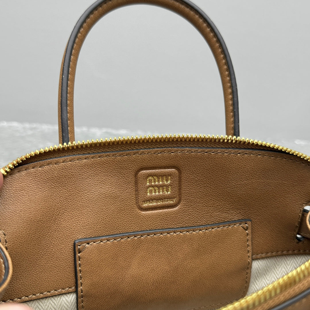 ＭＩ ＭＵ AVENTURE MINI NAPPA LEATHER BAG OAK