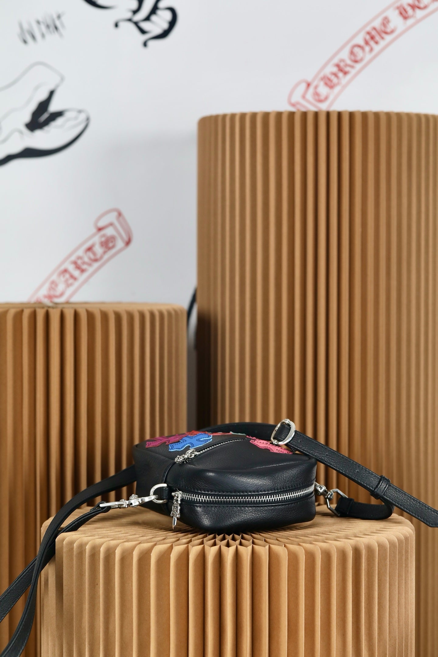 ＣＨＲＭ ＨＲＴＳ MULTICOLOR CROSS PATCH TAKA MINI BAG BLACK