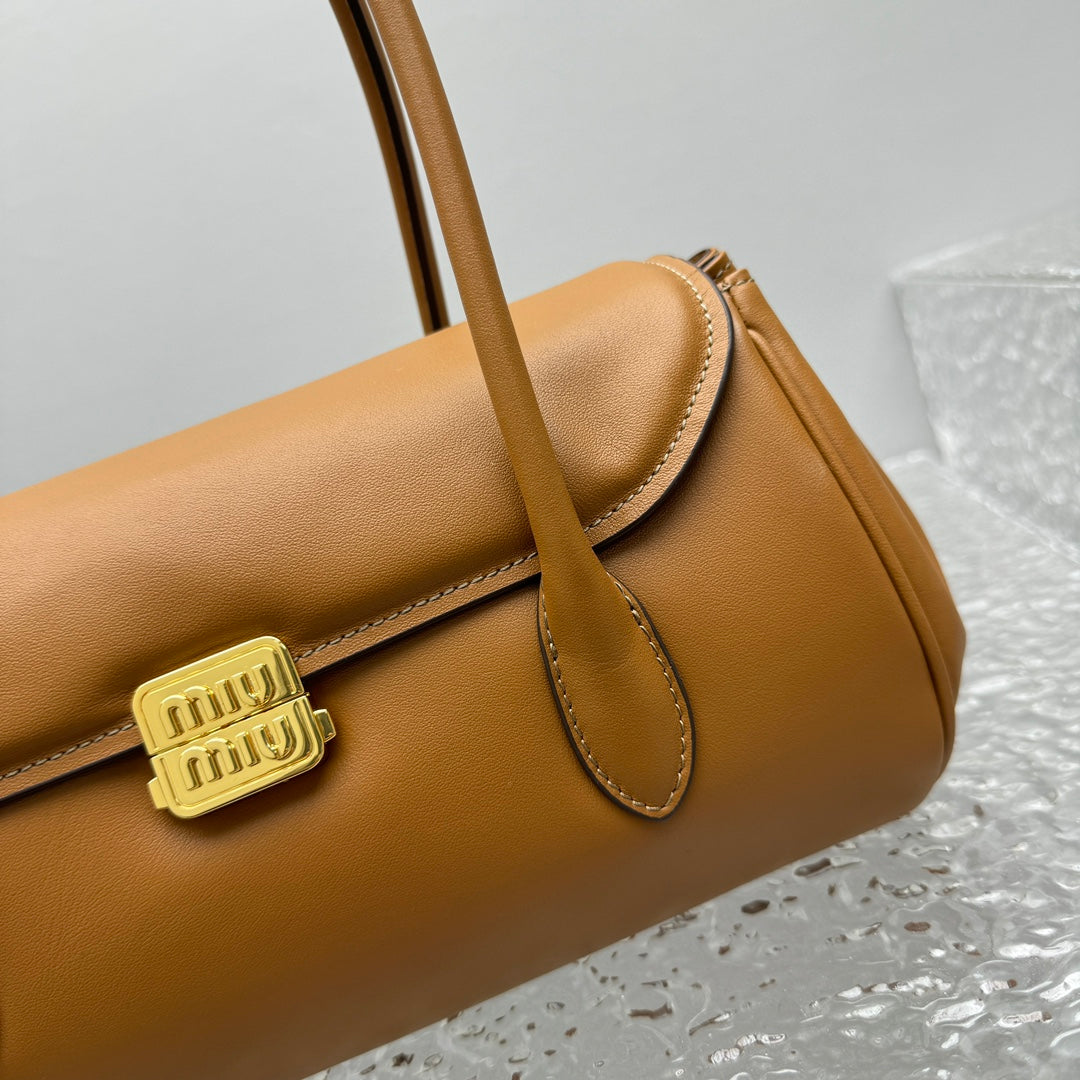 ＭＩ ＭＵ  LEATHER SHOULDER BAG COGNAC