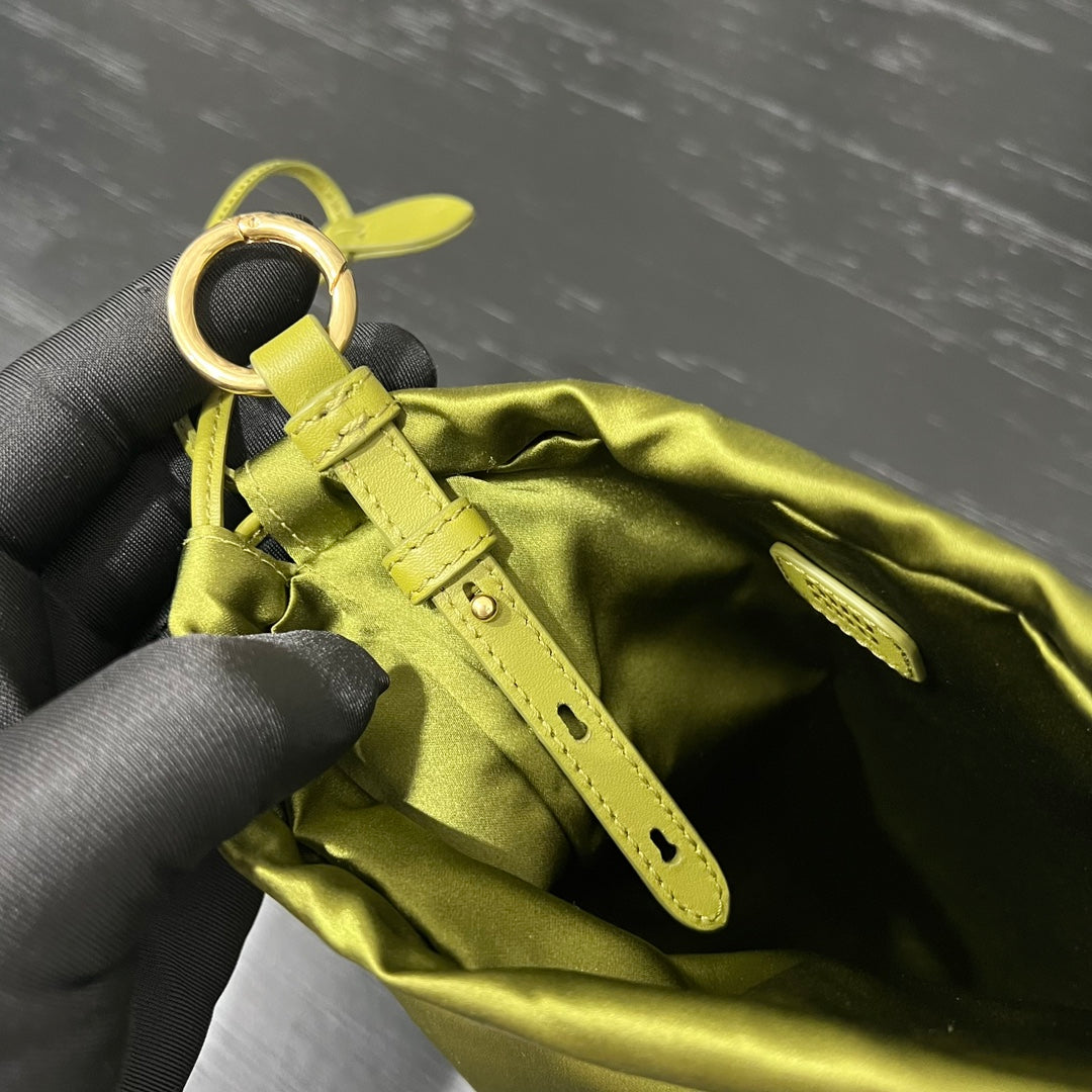 ＭＩ ＭＵ IVY GREEN DUCHESSE POUCH