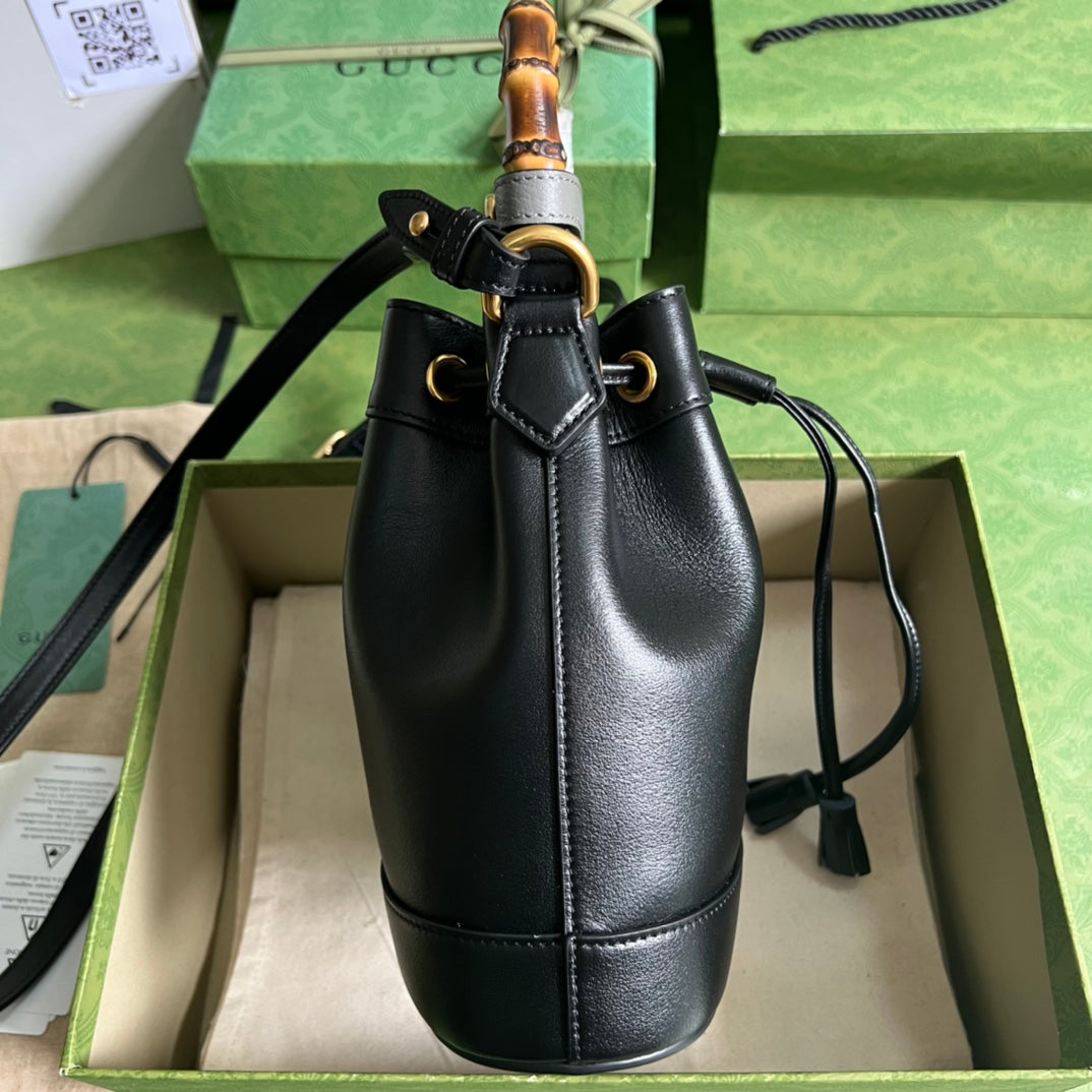ＧＣＣＩDIANA MINI BUCKET BAG BLACK