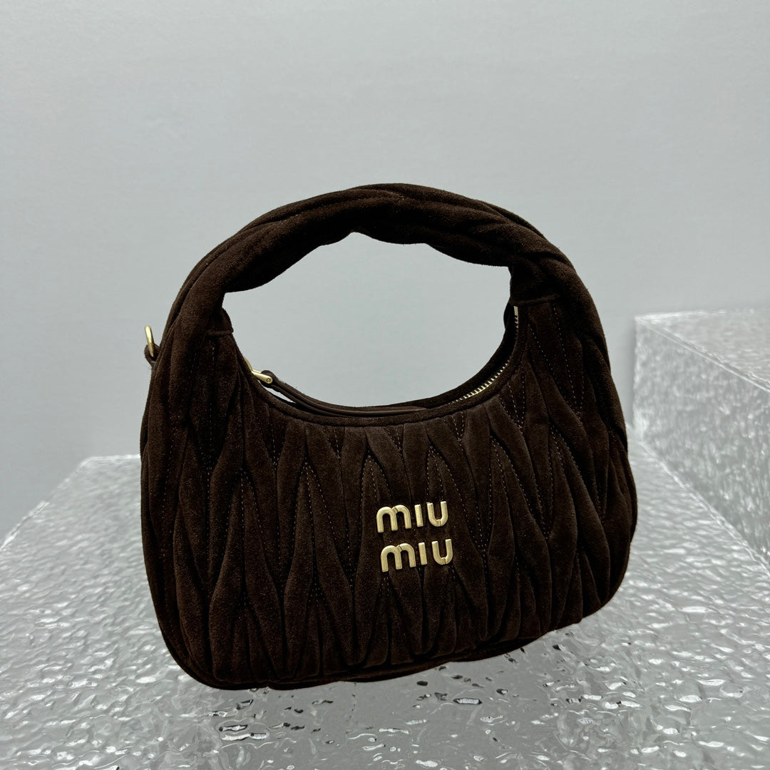 ＭＩ ＭＵ WANDER MATELASSÉ SUEDE HOBO BAG