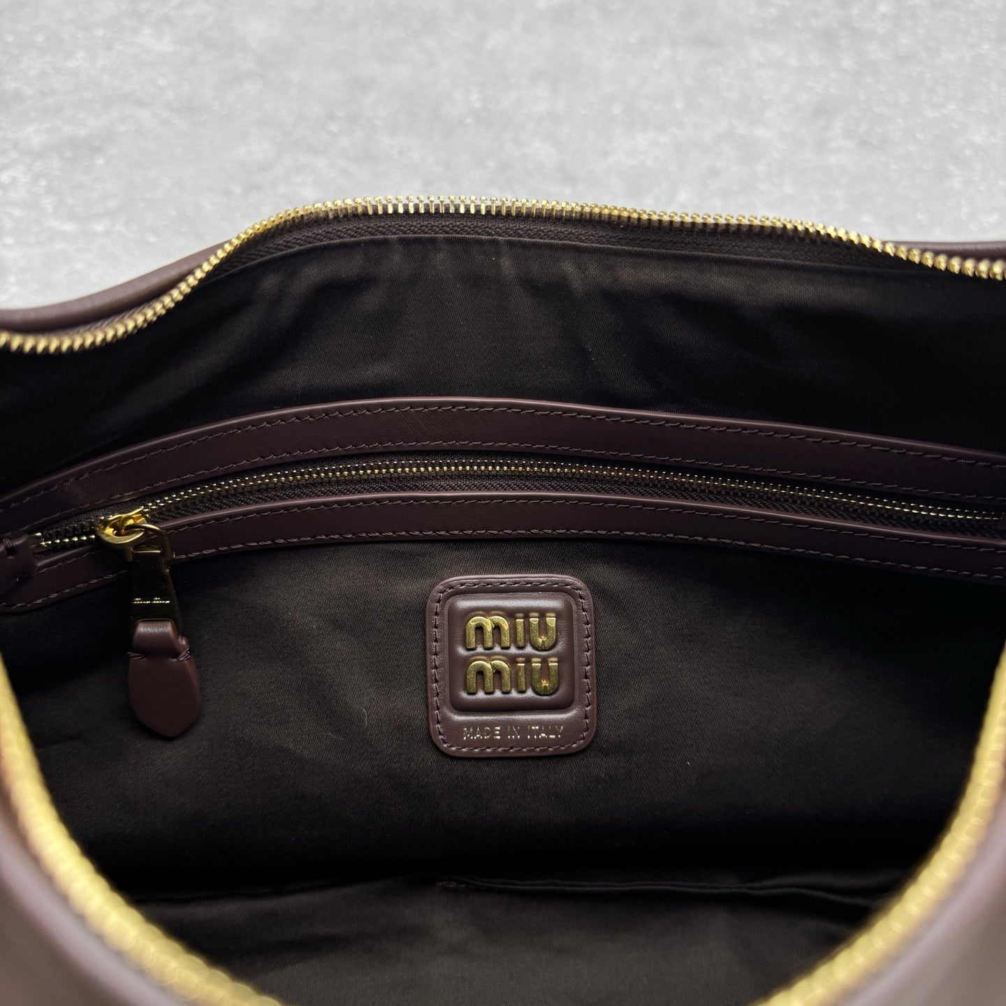 ＭＩ ＭＵ MATELASSÉ LEATHER TOTE BAG