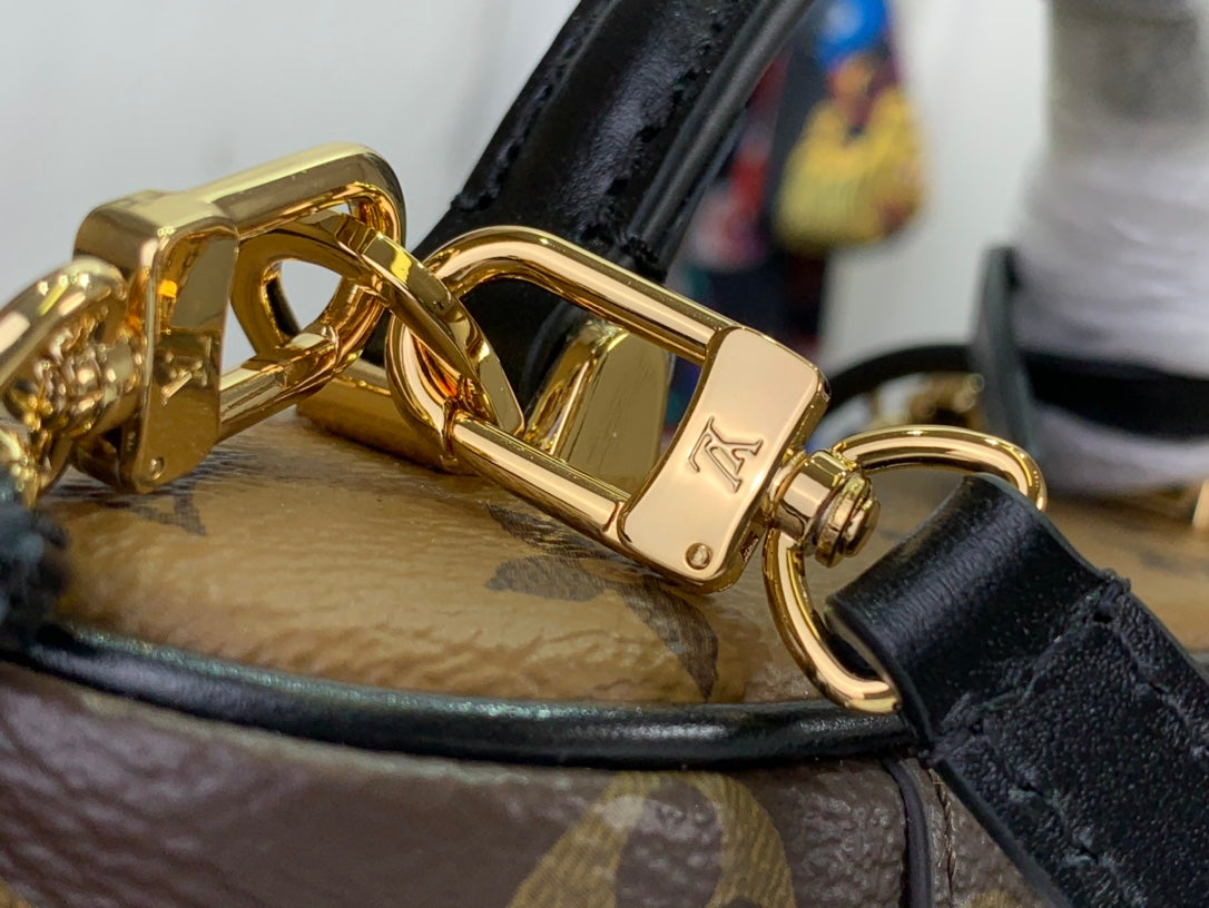 ＬＳ ＶＴＴＯＮ VANITY CHAIN POUCH BRONZE/BLACK