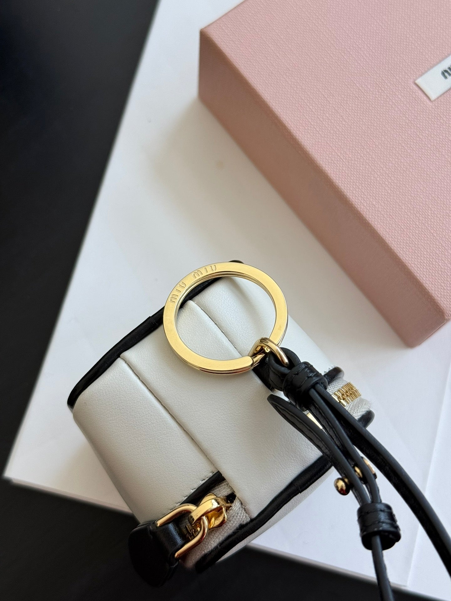 ＭＩ ＭＵ TRICK KEYRING WHITE