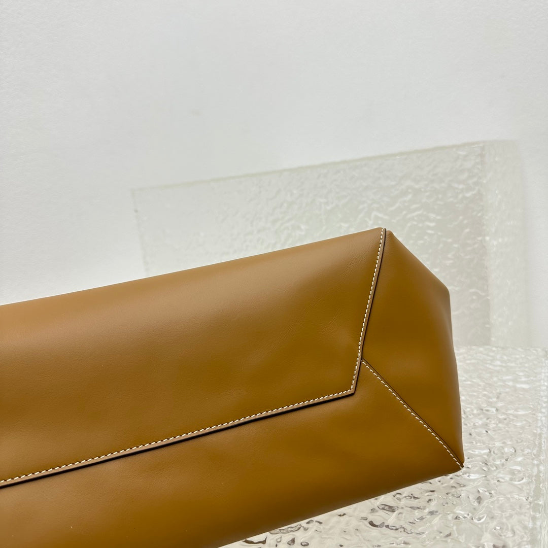 ＭＩ ＭＵ  IVY LEATHER BAG COGNAC