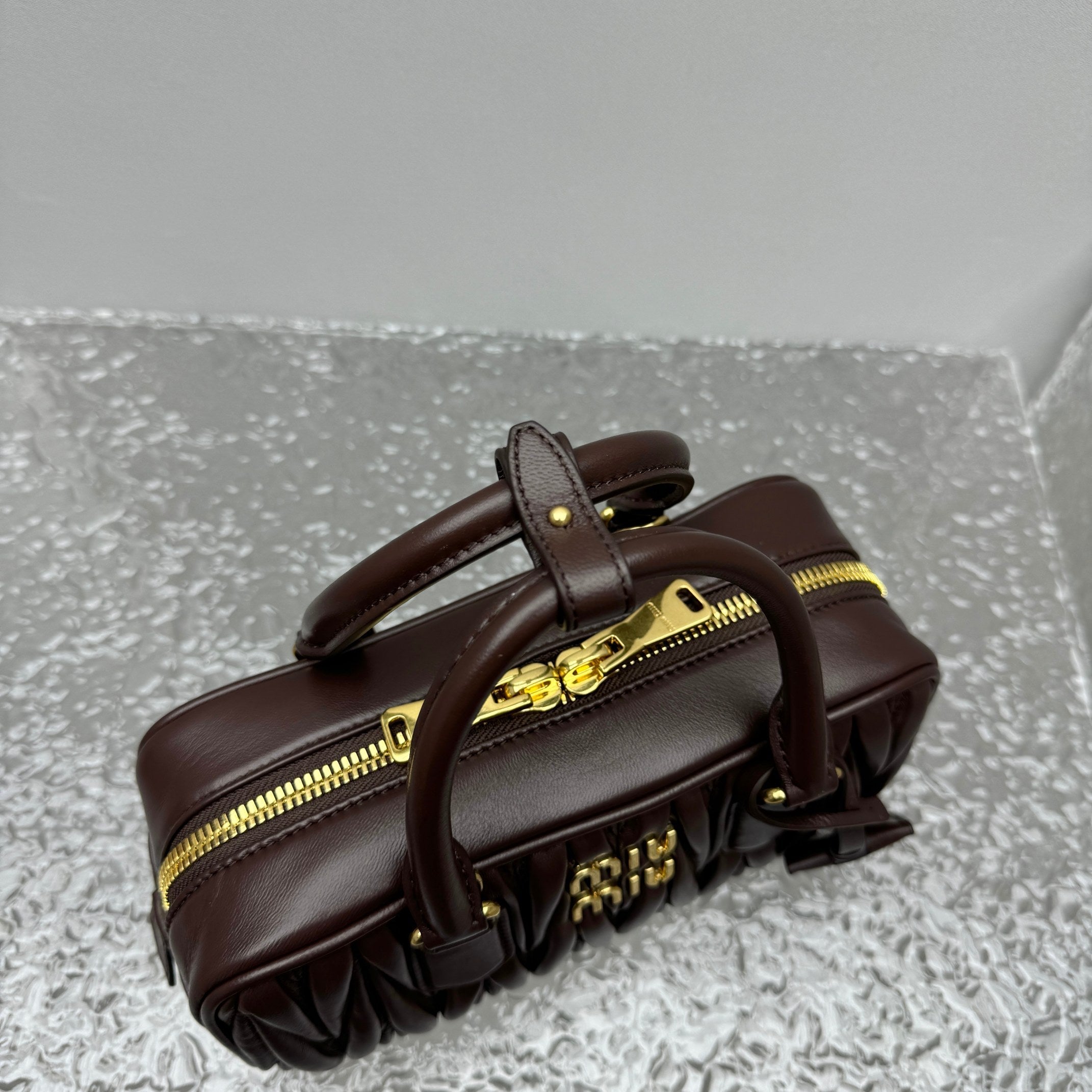 ＭＩ ＭＵ ARCADIE MATELASSÉ NAPPA LEATHER BAG BRIARWOOD