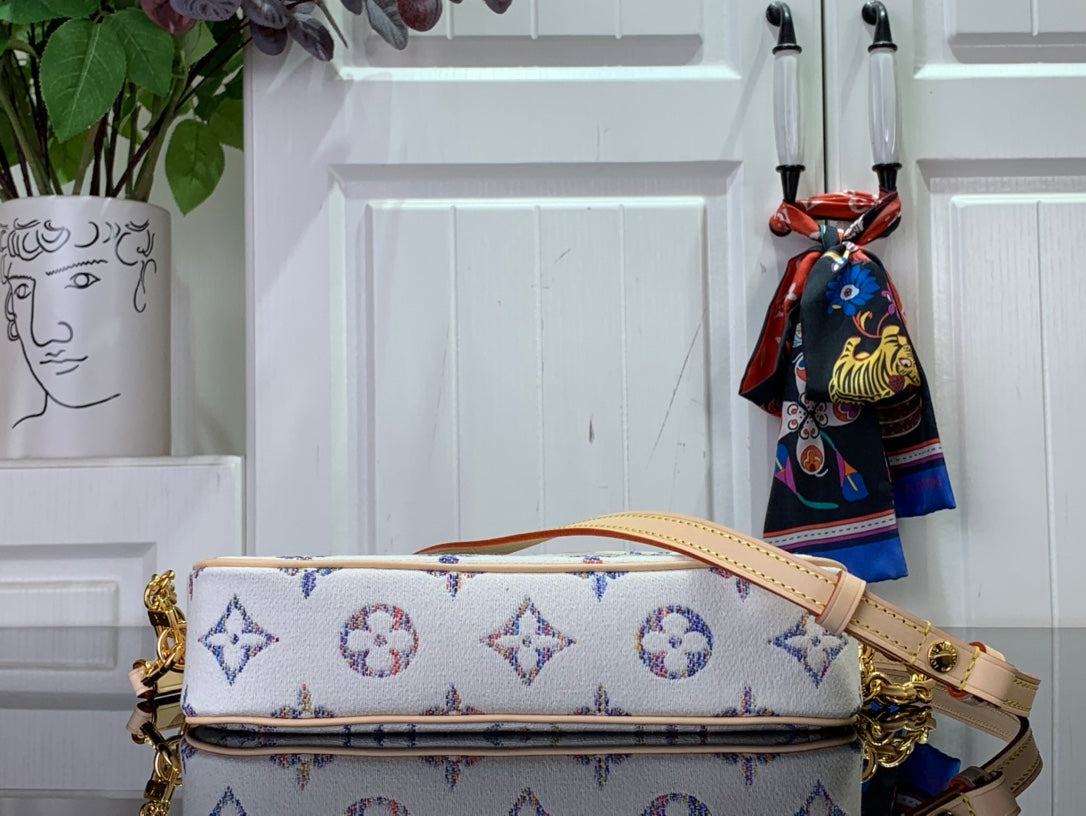 ＬＳ ＶＴＴＯＮ WALLET ON CHAIN IVY