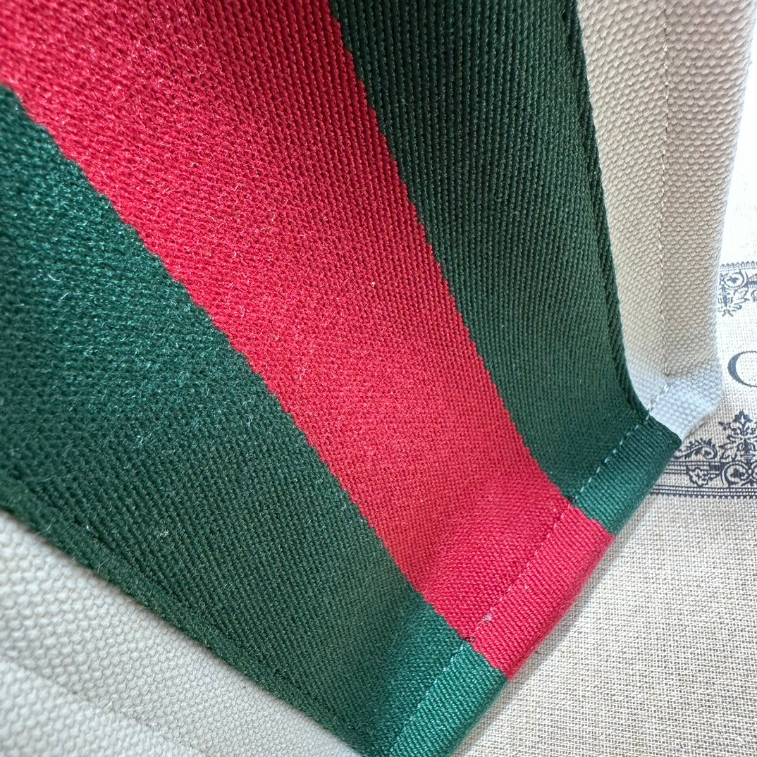 ＧＣＣＩIVORY CANVAS WEB INTERLOCKING G TOTE MEDIUM