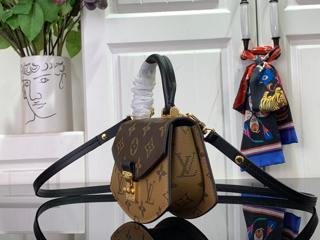 ＬＳ ＶＴＴＯＮ PICO TILSITT MONOGRAM REVERSE CANVAS