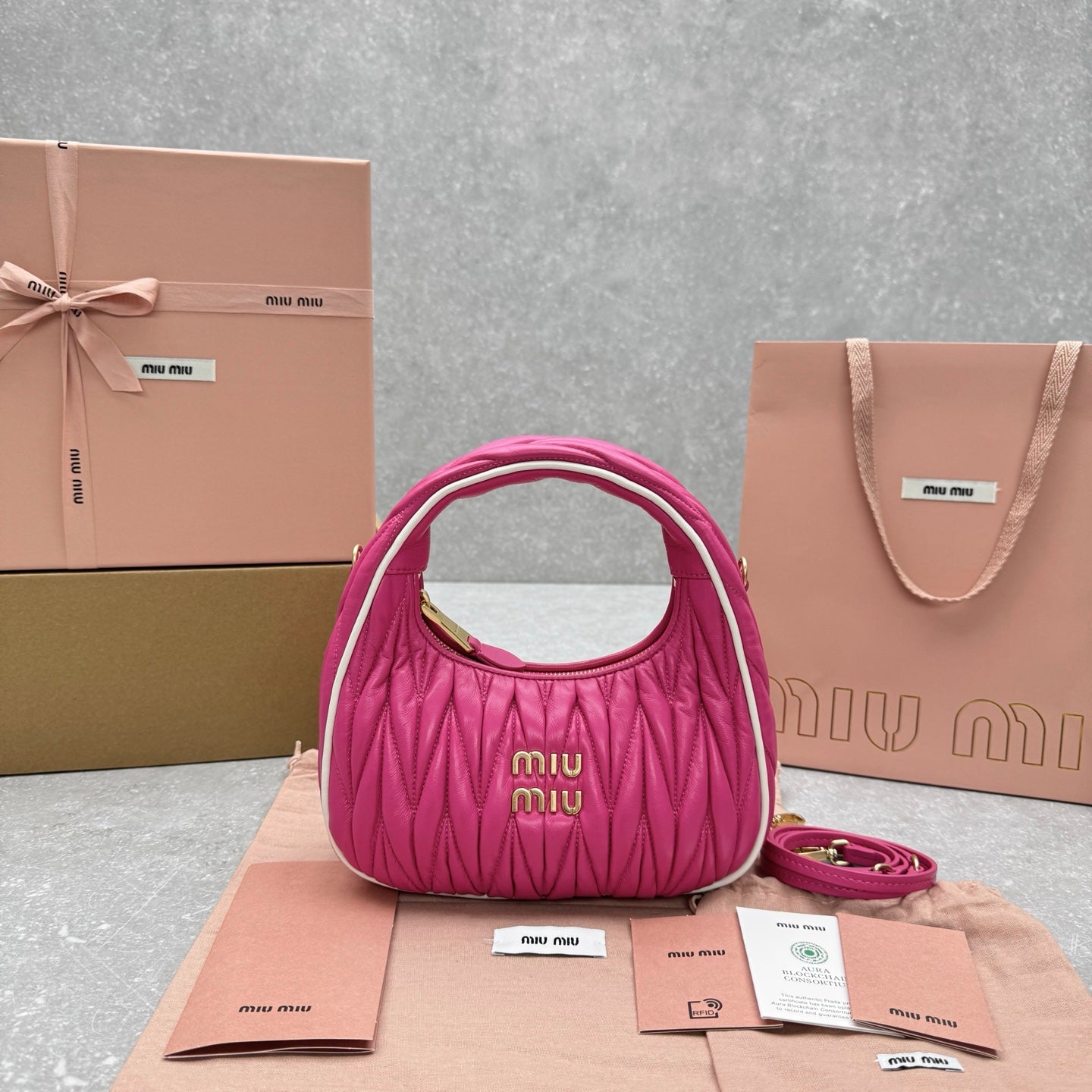 ＭＩ ＭＵ MATELASSÉ NAPPA LEATHER TOP HANDLE BAG PINK