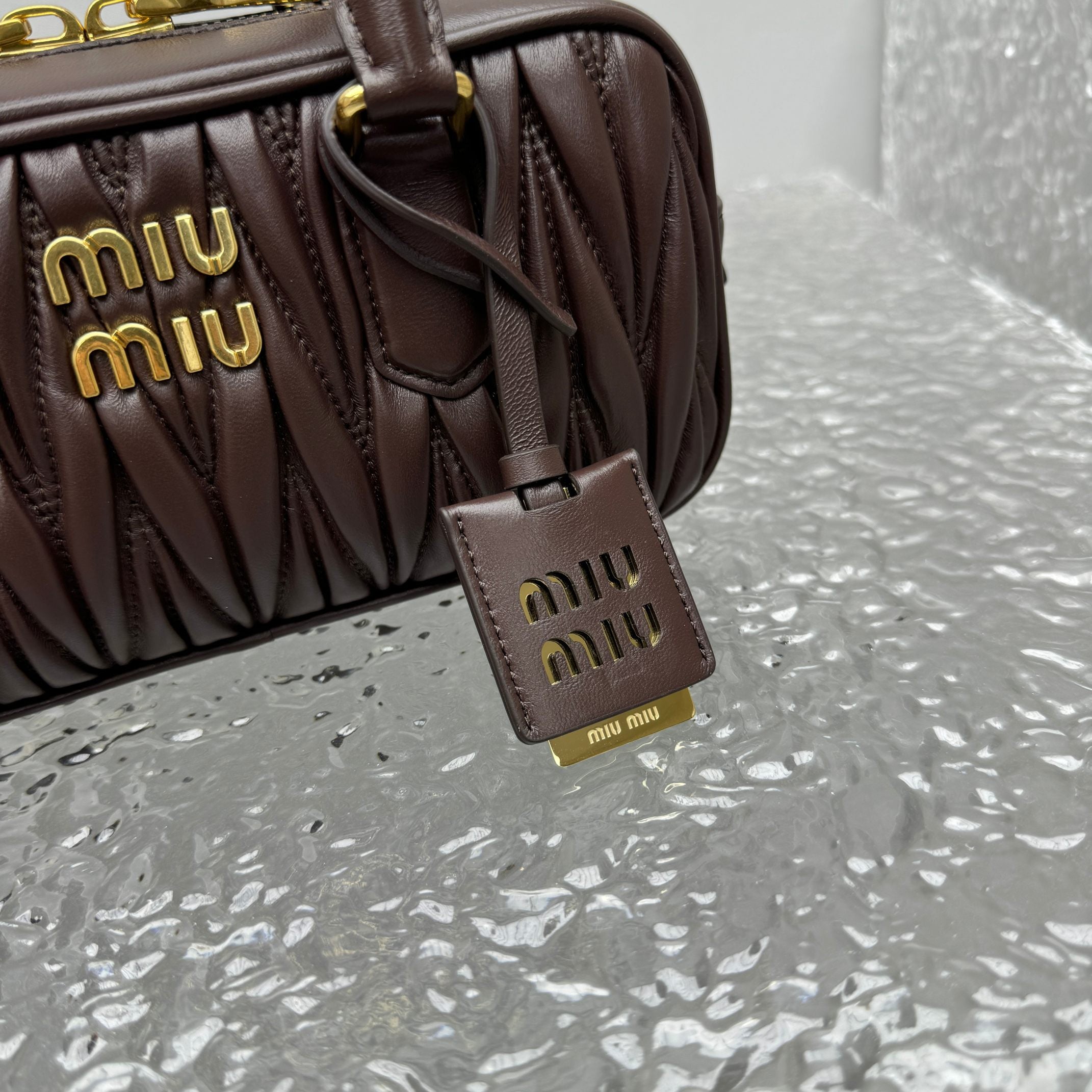 ＭＩ ＭＵ ARCADIE MATELASSÉ NAPPA LEATHER BAG BRIARWOOD