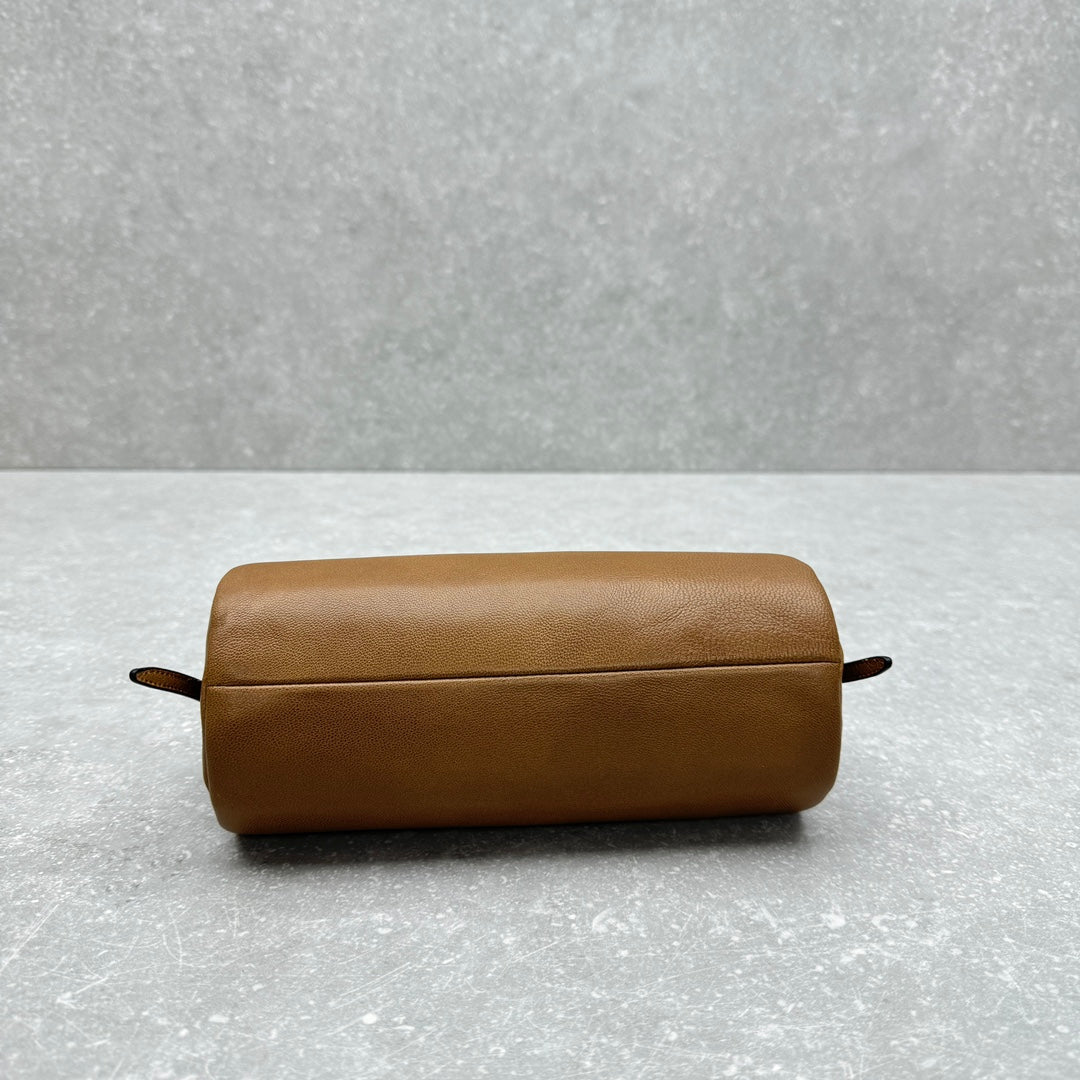 ＭＩ ＭＵ NAPPA LEATHER POUCH OAK