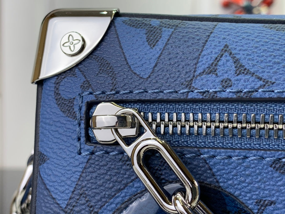 ＬＳ ＶＴＴＯＮ DISCOVERY SHOULDER BAG NAVY