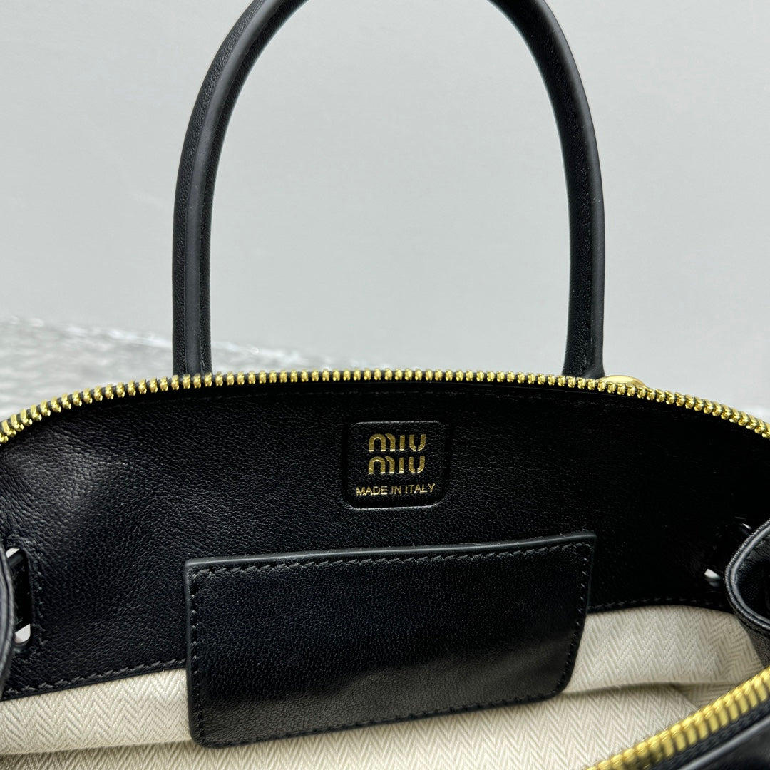 ＭＩ ＭＵ AVENTURE MINI NAPPA LEATHER BAG BLACK