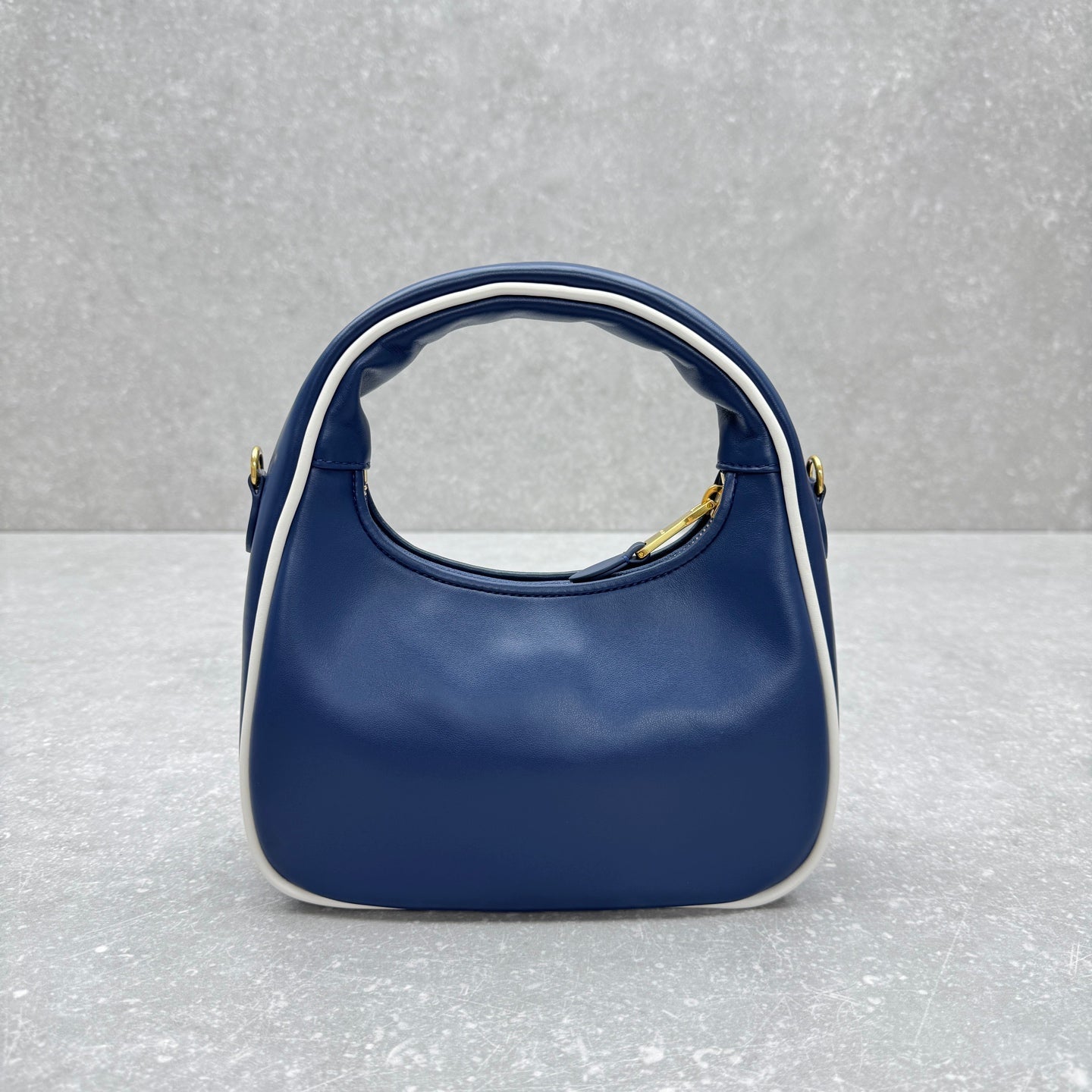 ＭＩ ＭＵ MATELASSÉ LEATHER CROSSBODY BAG NAVY