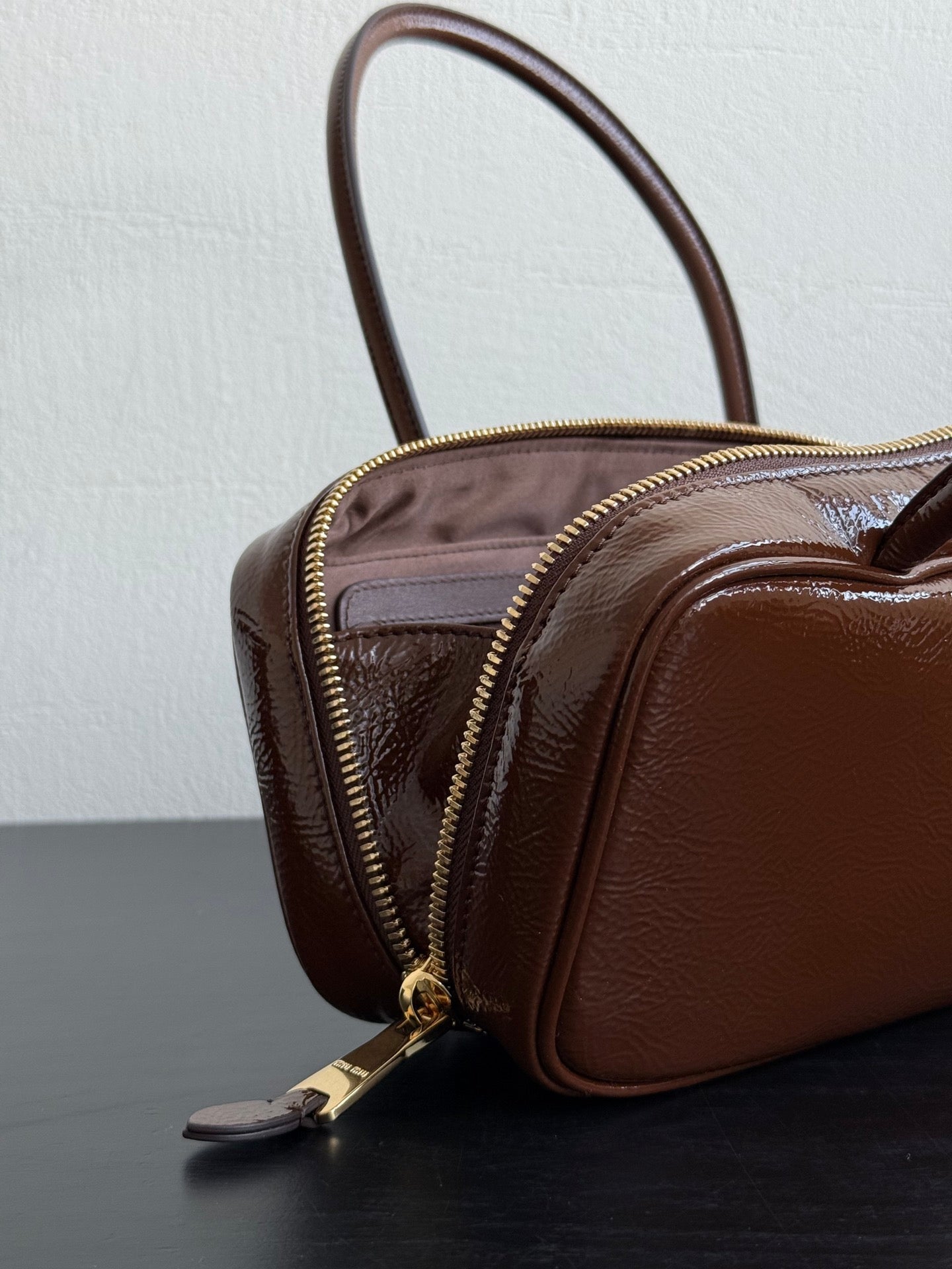 ＭＩ ＭＵ MATELASSÉ LEATHER TOTE BAG