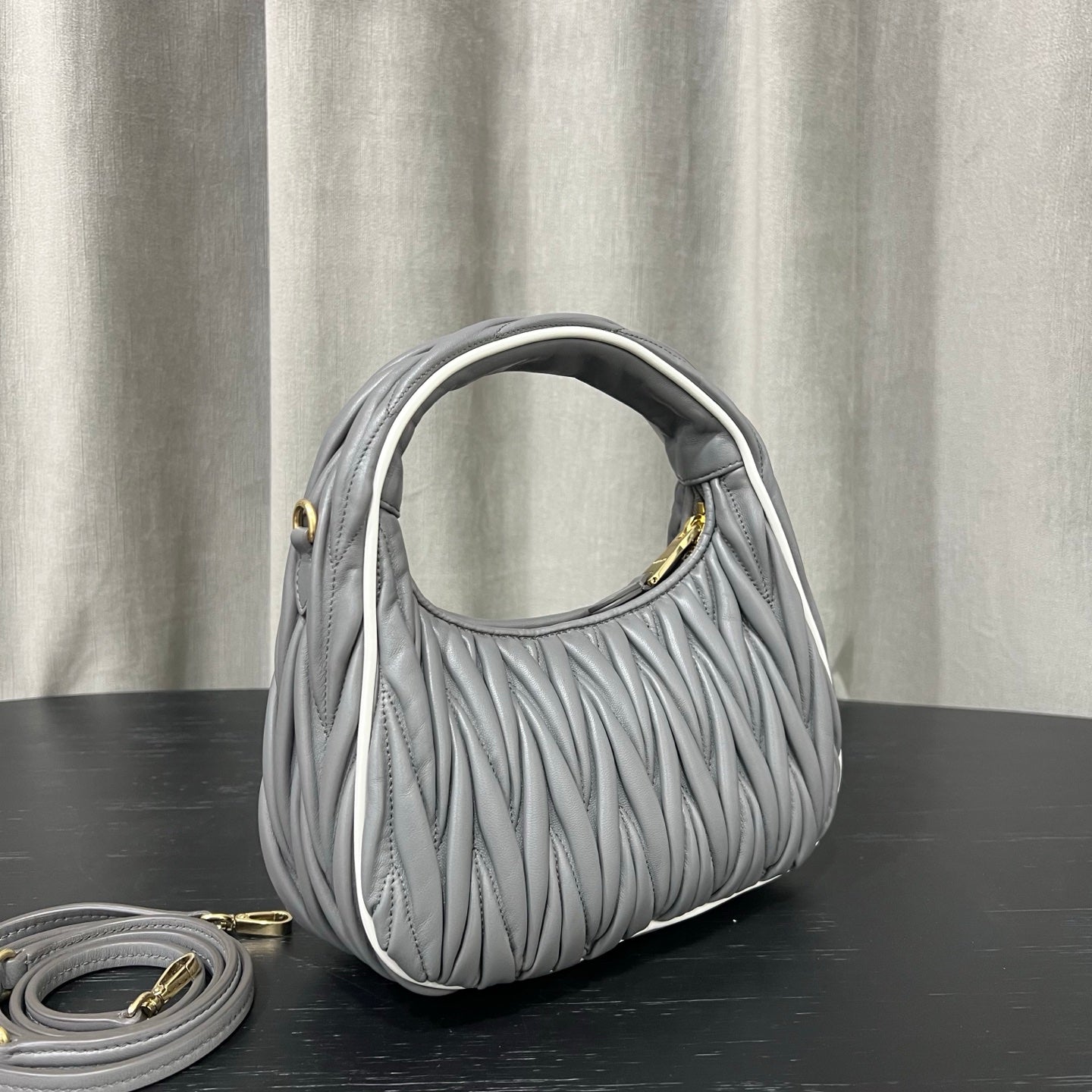 ＭＩ ＭＵ MATELASSÉ NAPPA LEATHER TOP HANDLE BAG SILVER