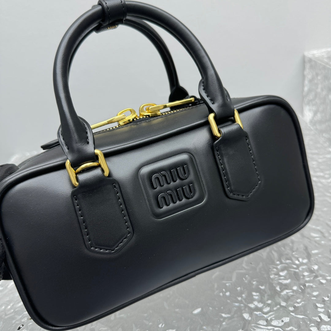 ＭＩ ＭＵ ARCADIE LEATHER BAG BLACK